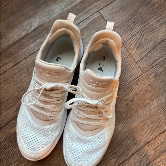 APL Women's Techloom Tracer! Ivory shimmer and tan! - Picture 5 of 5
